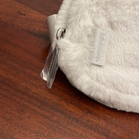 Lululemon Everywhere Belt Bag Plush Fleece Bone Silver NWT - Picture 6 of 8